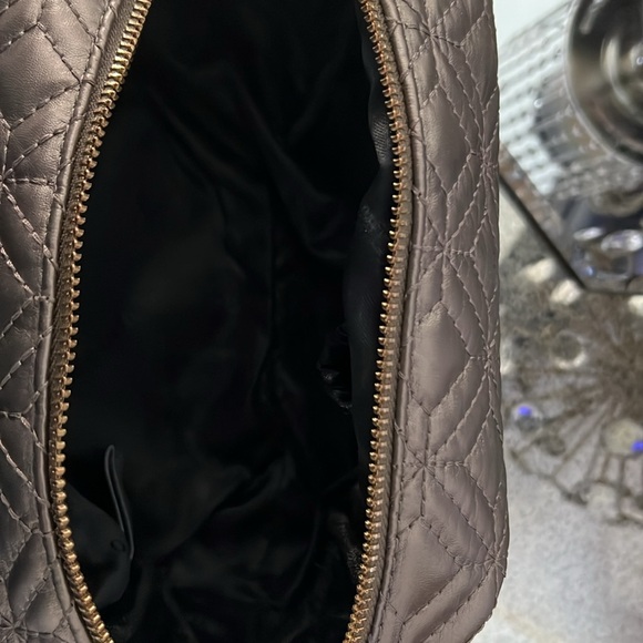 Vince Camino Gold makeup bag - Picture 7 of 7